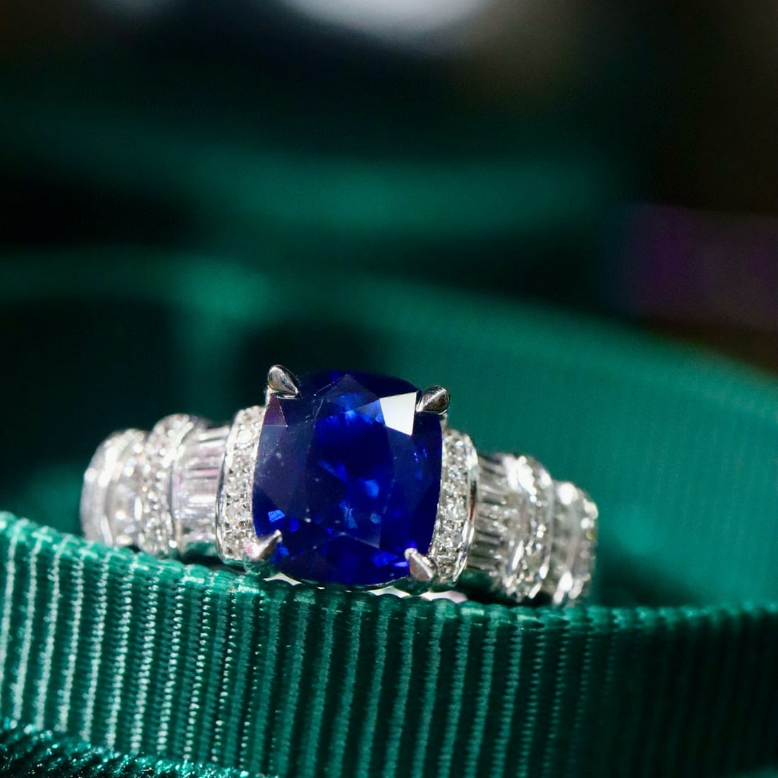 14k Gold 1.82 Ctw Vivid Blue Natural Sapphire & Diamond Ring - 2