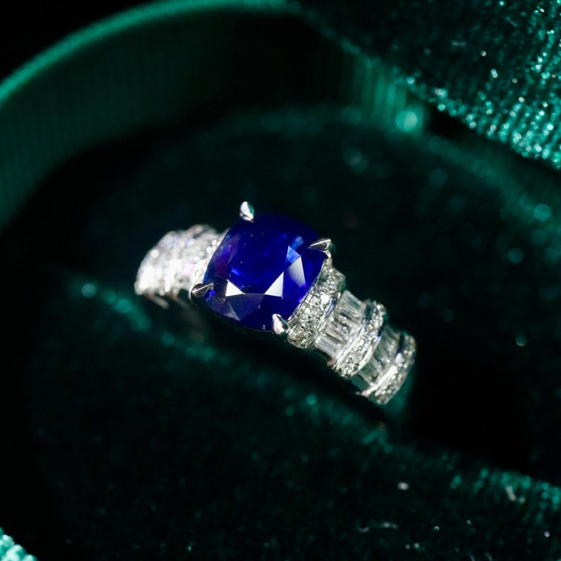 14k Gold 1.82 Ctw Vivid Blue Natural Sapphire & Diamond Ring - 3