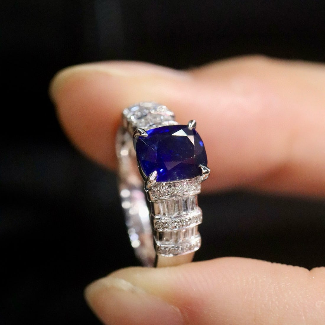 14k Gold 1.82 Ctw Vivid Blue Natural Sapphire & Diamond Ring - 4