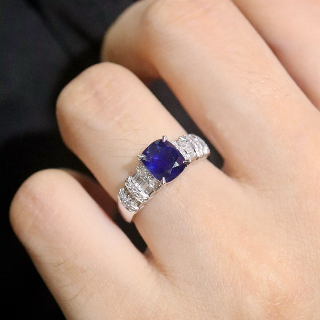 14k Gold 1.82 Ctw Vivid Blue Natural Sapphire & Diamond Ring - 5