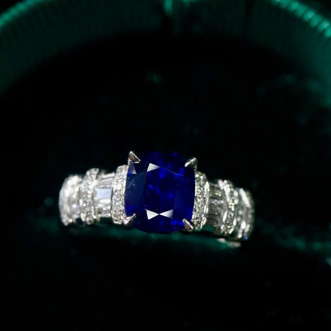 14k Gold 1.82 Ctw Vivid Blue Natural Sapphire & Diamond Ring - 6