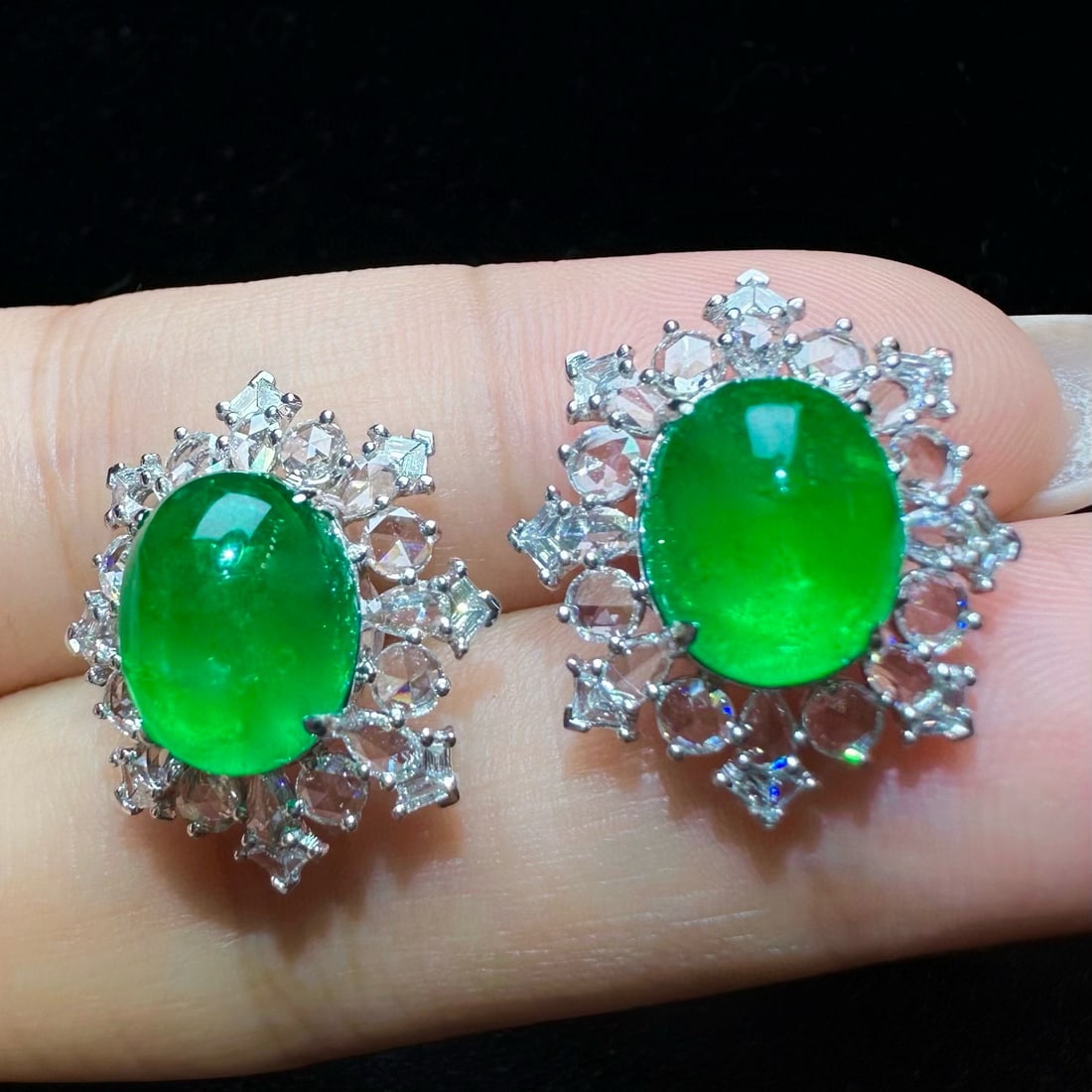 14k Gold 7.33 Ctw Vivid Green Natural Emerald & Diamond Earrings: Ref:231064353 // gold content:14k gold // main gemstone:emerald // shape:oval // carat weight:6. 23ct // color:vivid green // treatment:natural // // adjacent gemstone 2 : diamond // shape:multiply