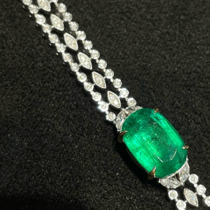 14k Gold 5.64 Ctw Vivid Green Natural Emerald & Diamond Bracelet - 2