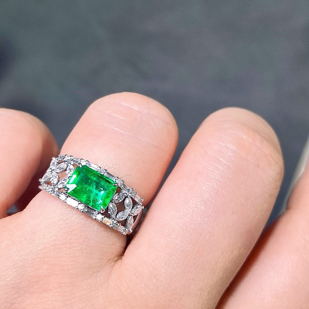 14k Gold 2.35 Ctw Vivid Green Natural Emerald & Diamond Ring - 4