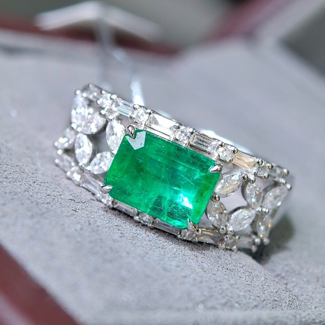14k Gold 2.35 Ctw Vivid Green Natural Emerald & Diamond Ring - 5