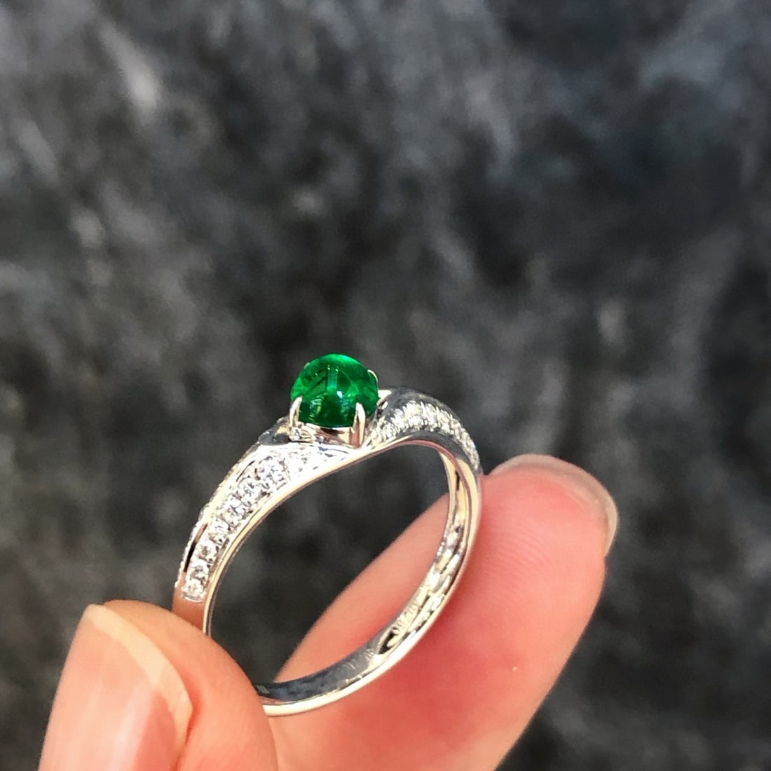 14k Gold 0.62 Ctw Vivid Green Natural Emerald & Diamond Ring: Ref:231064362 // gold content:14k gold // ring size:7. 25us // // main gemstone:emerald // shape:round // carat weight:0. 41ct // color:vivid green // treatment:natural // cut grade:g // // adjacent