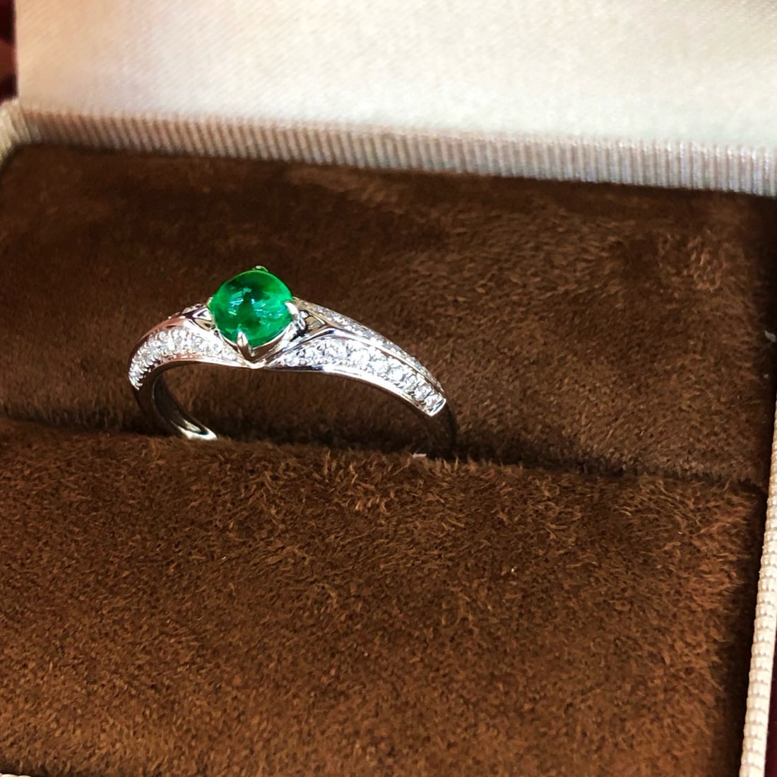 14k Gold 0.62 Ctw Vivid Green Natural Emerald & Diamond Ring - 3