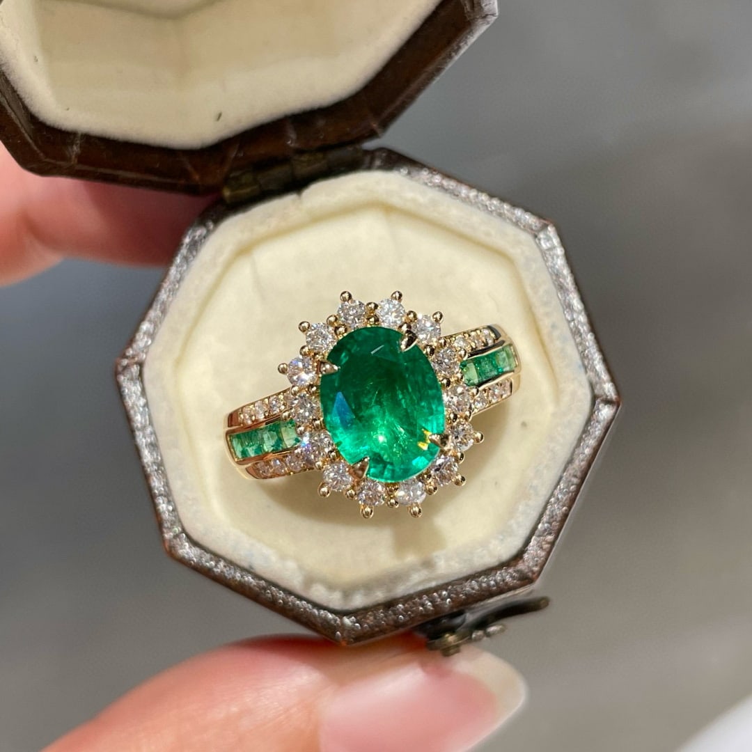 14k Gold 1.46 Ctw Vivid Green Natural Emerald & Emerald Ring: Ref:231064364 // gold content:14k gold // ring size:7. 25us // // main gemstone:emerald // shape:oval // carat weight:1. 2ct // color:vivid green // treatment:natural // // adjacent gemstone 2 : emera