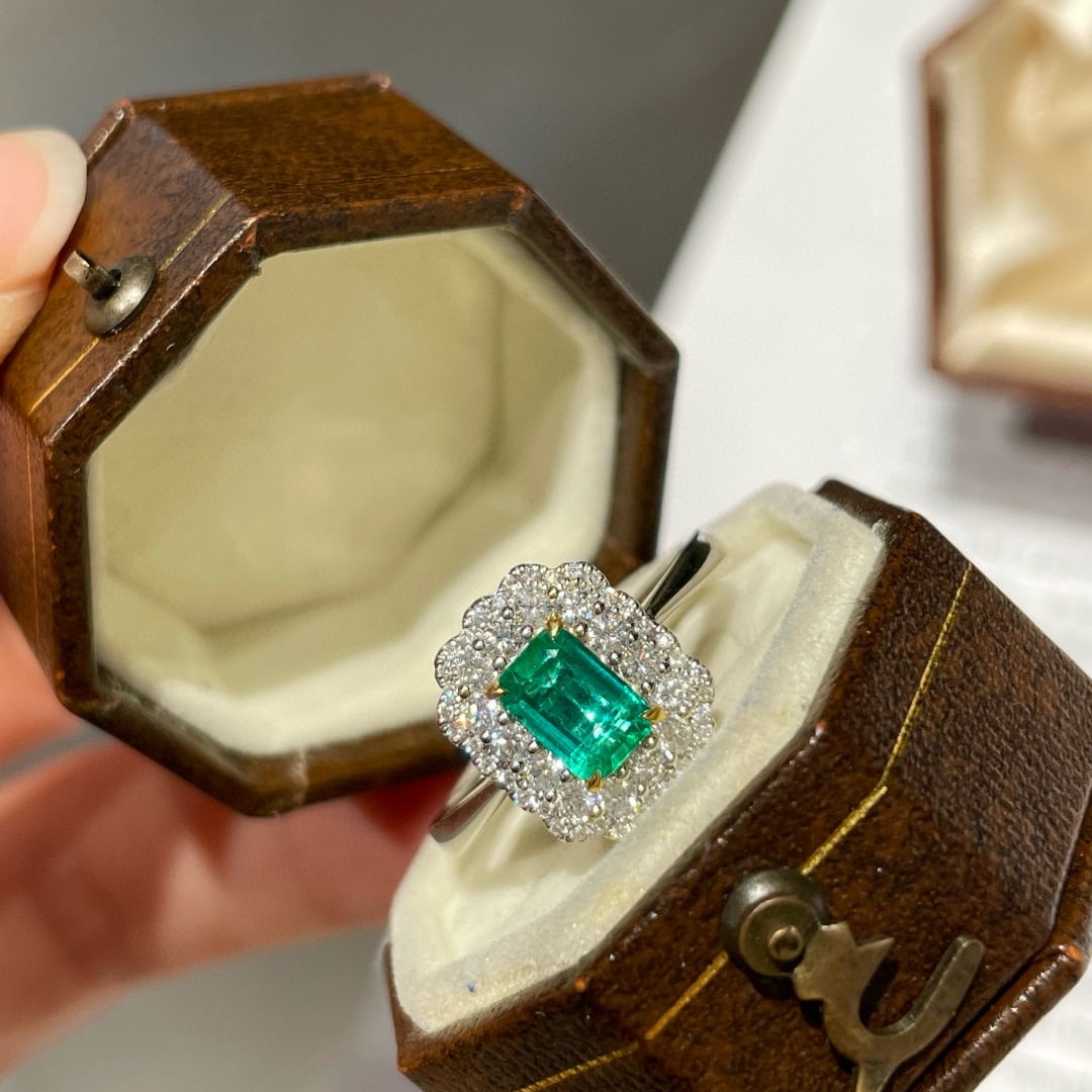 14k Gold 0.60 Ct Natural Emerald & Diamond Ring - 2