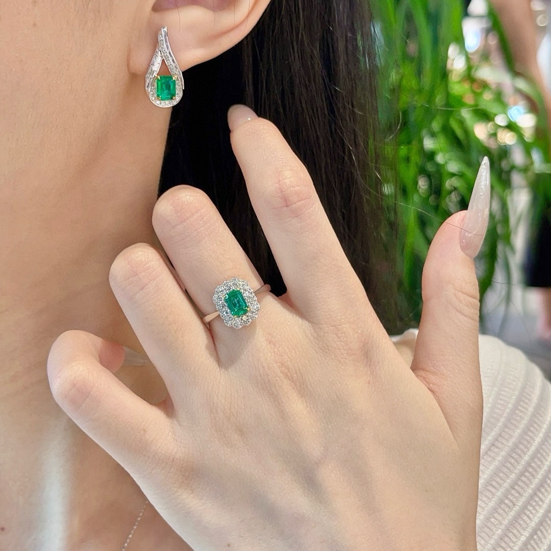 14k Gold 0.60 Ct Natural Emerald & Diamond Ring - 5