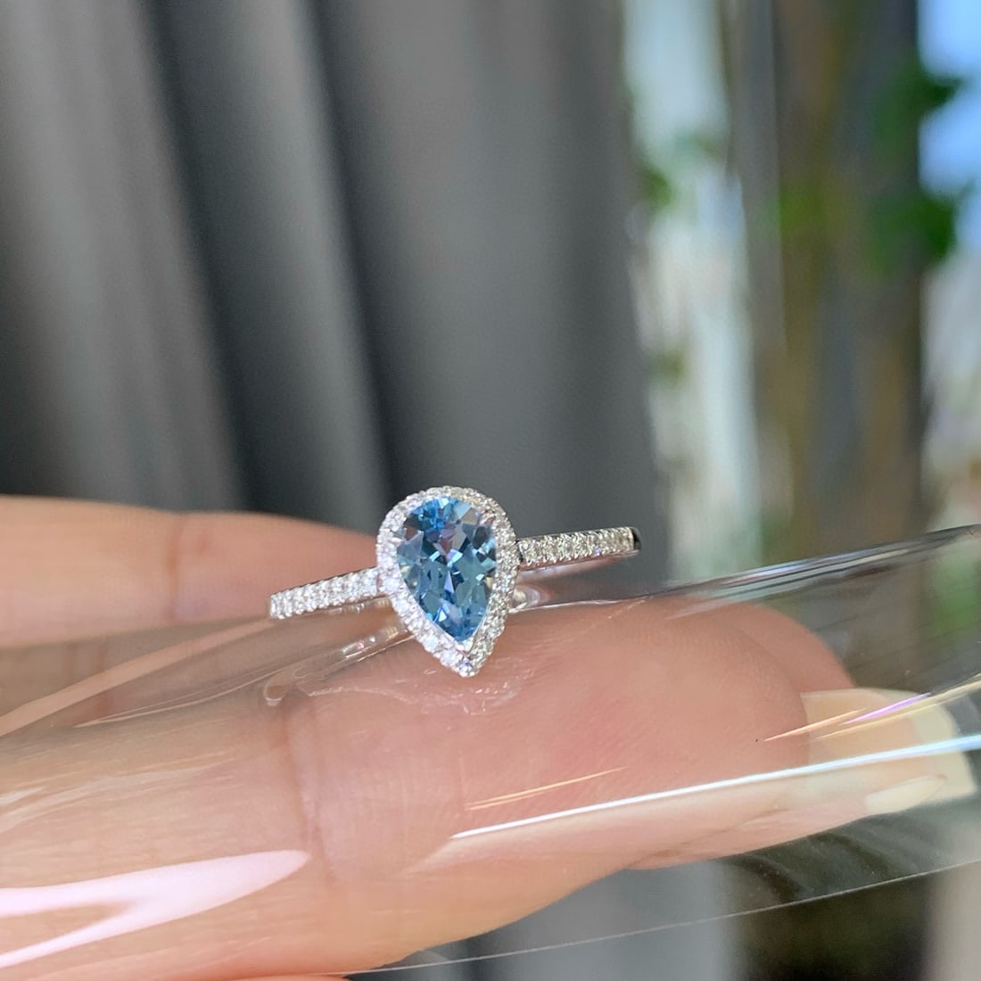 14k Gold 0.62 Ctw Natural Aquamarine & Diamond Ring: Ref:231064370 // gold content:14k gold // ring size:7. 25us // // main gemstone:aquamarine // shape:pear // carat weight:0. 48ct // color:santa maria color // treatment:natural // // adjacent gemstone