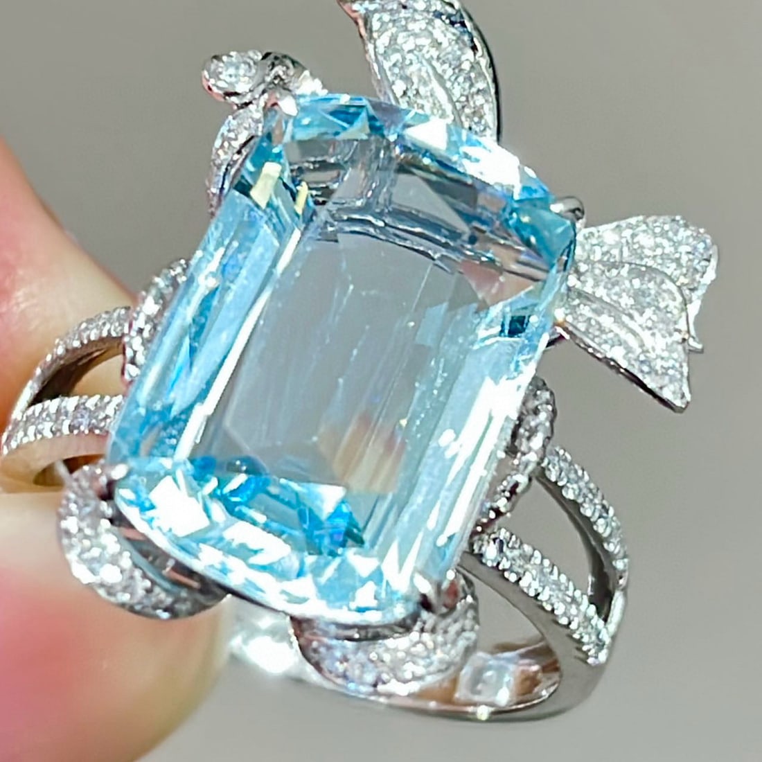 14k Gold 6.2 Ct Natural Aquamarine & Diamond Ring - 2