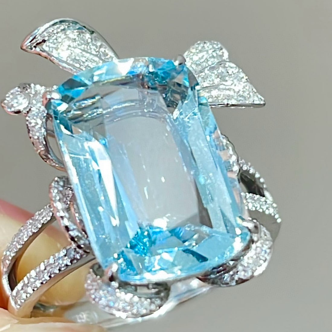 14k Gold 6.2 Ct Natural Aquamarine & Diamond Ring - 3