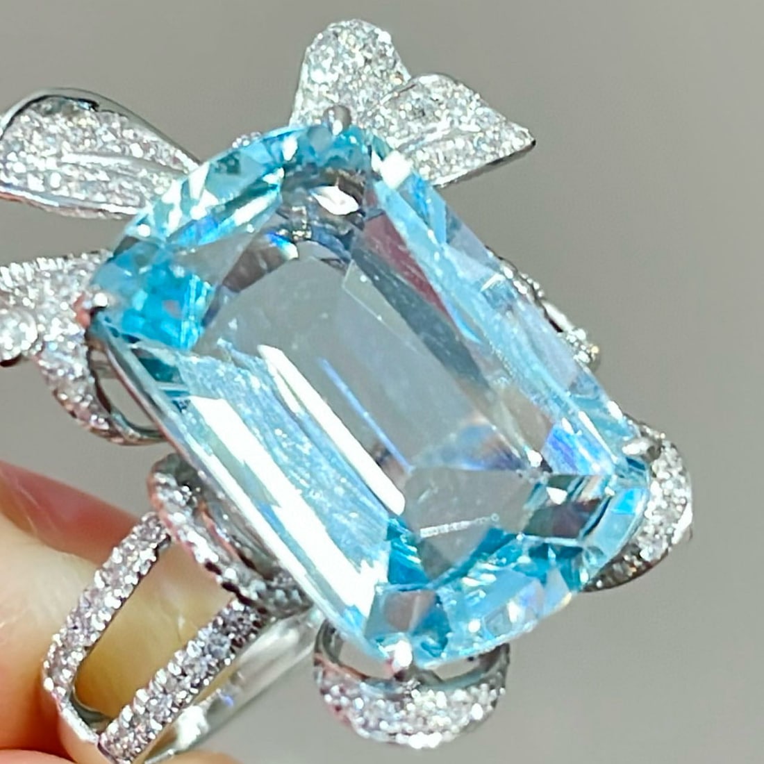 14k Gold 6.2 Ct Natural Aquamarine & Diamond Ring - 4