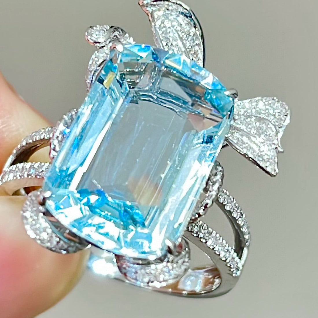 14k Gold 6.2 Ct Natural Aquamarine & Diamond Ring - 5