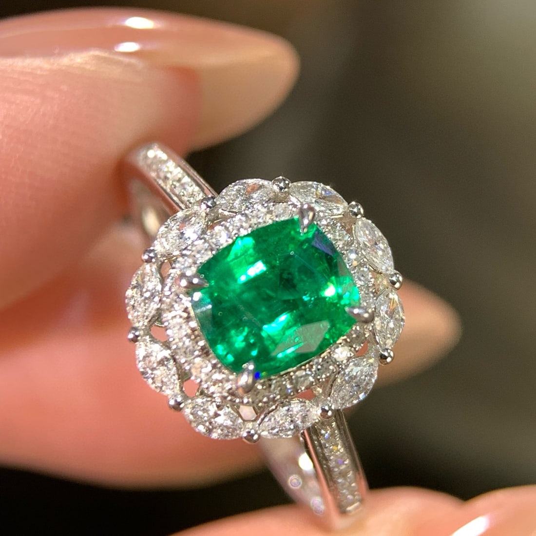 14k Gold 0.93 Ctw Natural Emerald & Diamond Ring: Ref:231064390 // gold content:14k gold // ring size:7. 25us // // main gemstone:emerald // shape:cushion // carat weight:0. 65ct // color:green // treatment:natural // // adjacent gemstone 2 :