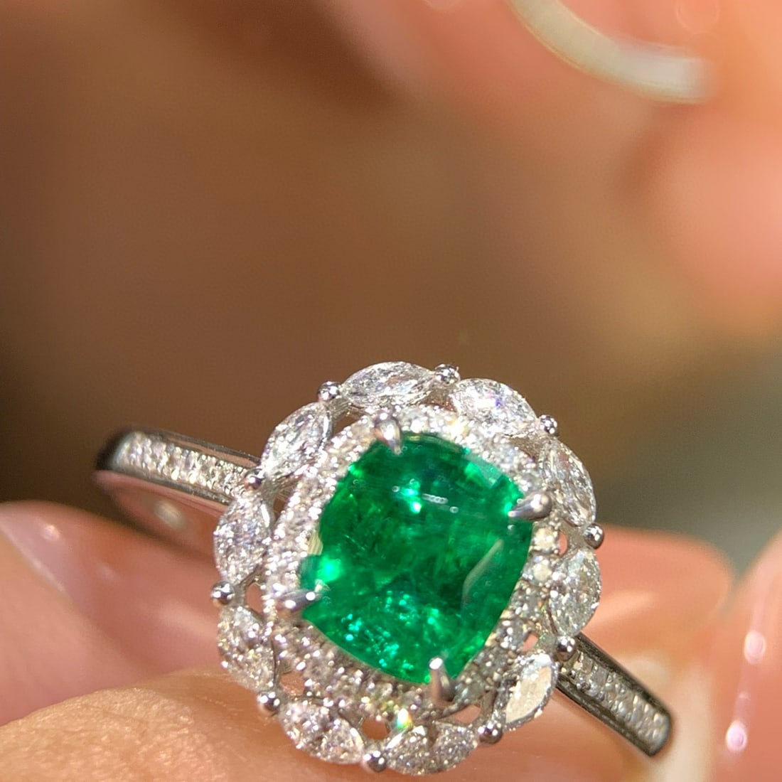 14k Gold 0.93 Ctw Natural Emerald & Diamond Ring - 2