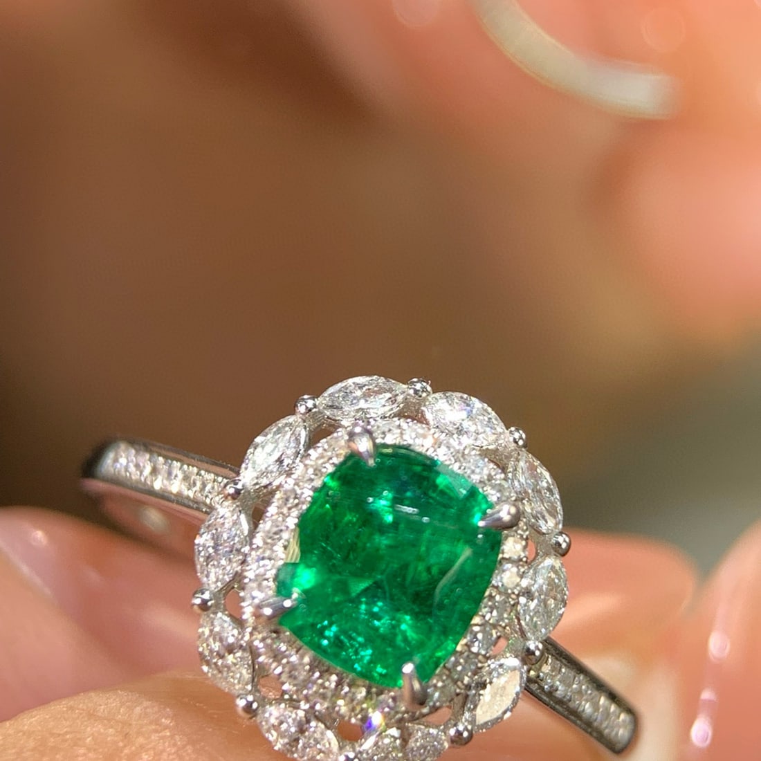 14k Gold 0.93 Ctw Natural Emerald & Diamond Ring - 3