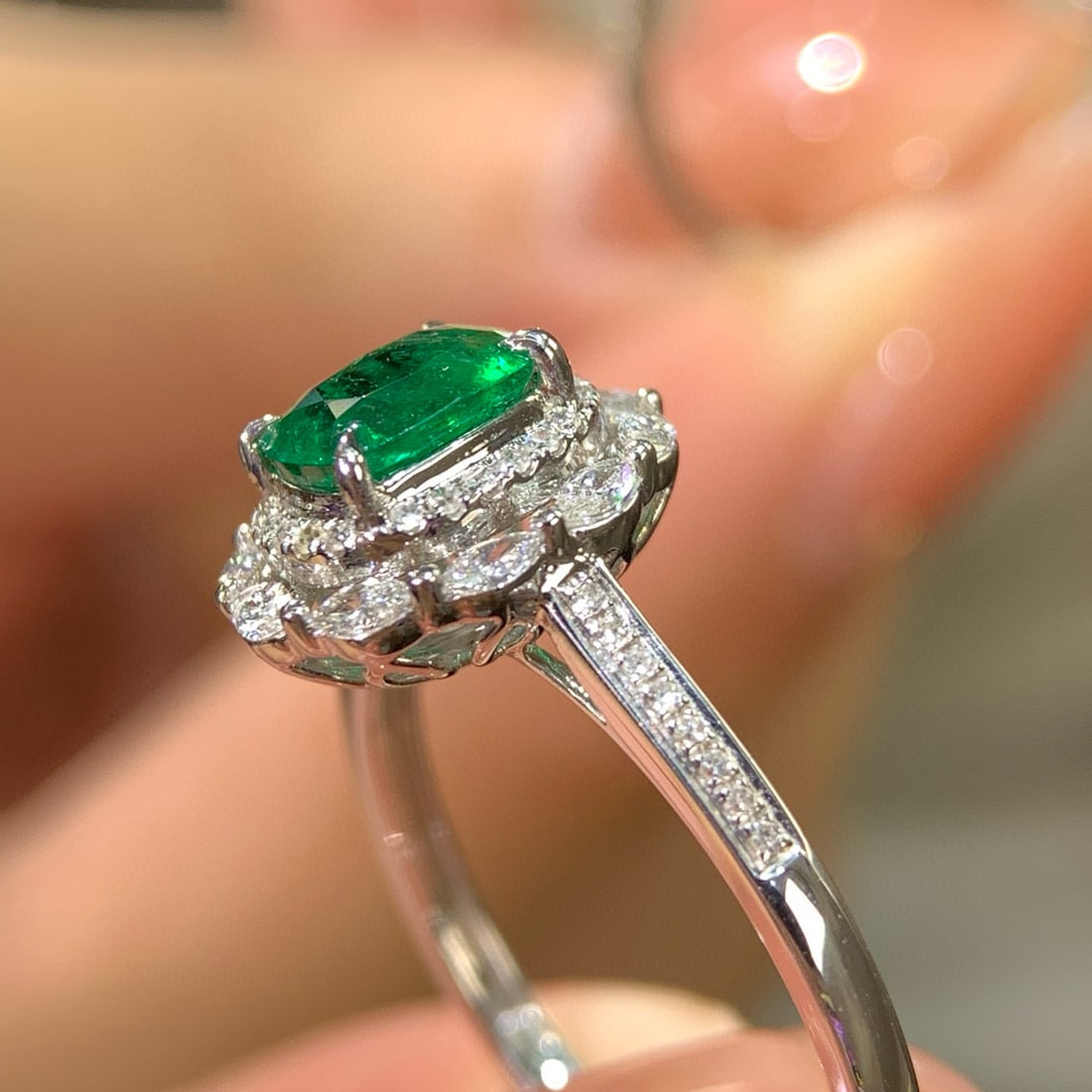 14k Gold 0.93 Ctw Natural Emerald & Diamond Ring - 5