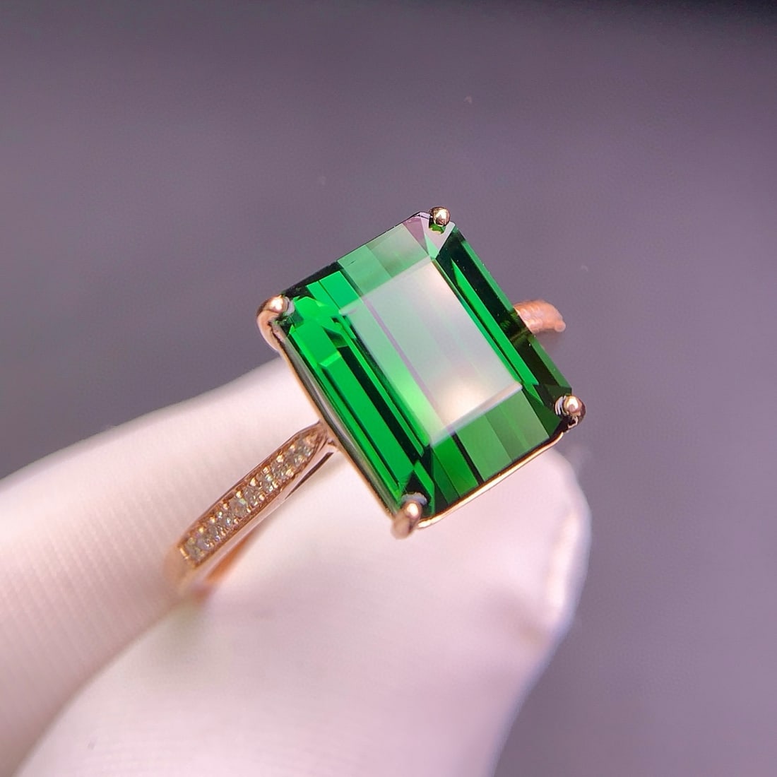 14k Gold 4.2 Ct Natural Tourmaline & Diamond Ring: Ref:231064399 // gold content:14k gold // ring size:7. 25us // // main gemstone:tourmaline // shape:octagonal // carat weight:4. 2ct // color:green // treatment:natural // // adjacent gemstone 2 : dia
