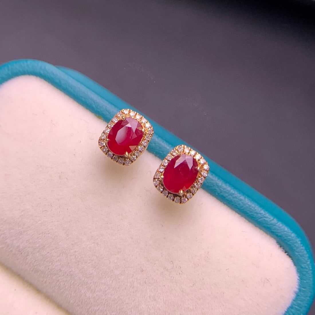 14k Gold 1.0 Ct Natural Ruby & Diamond Earrings: Ref:231064407 // gold content:14k gold // main gemstone:ruby // shape:oval // carat weight:1. 0ct // color:pigeonblood red // treatment:natural // // adjacent gemstone 2 : diamond // shape:round //