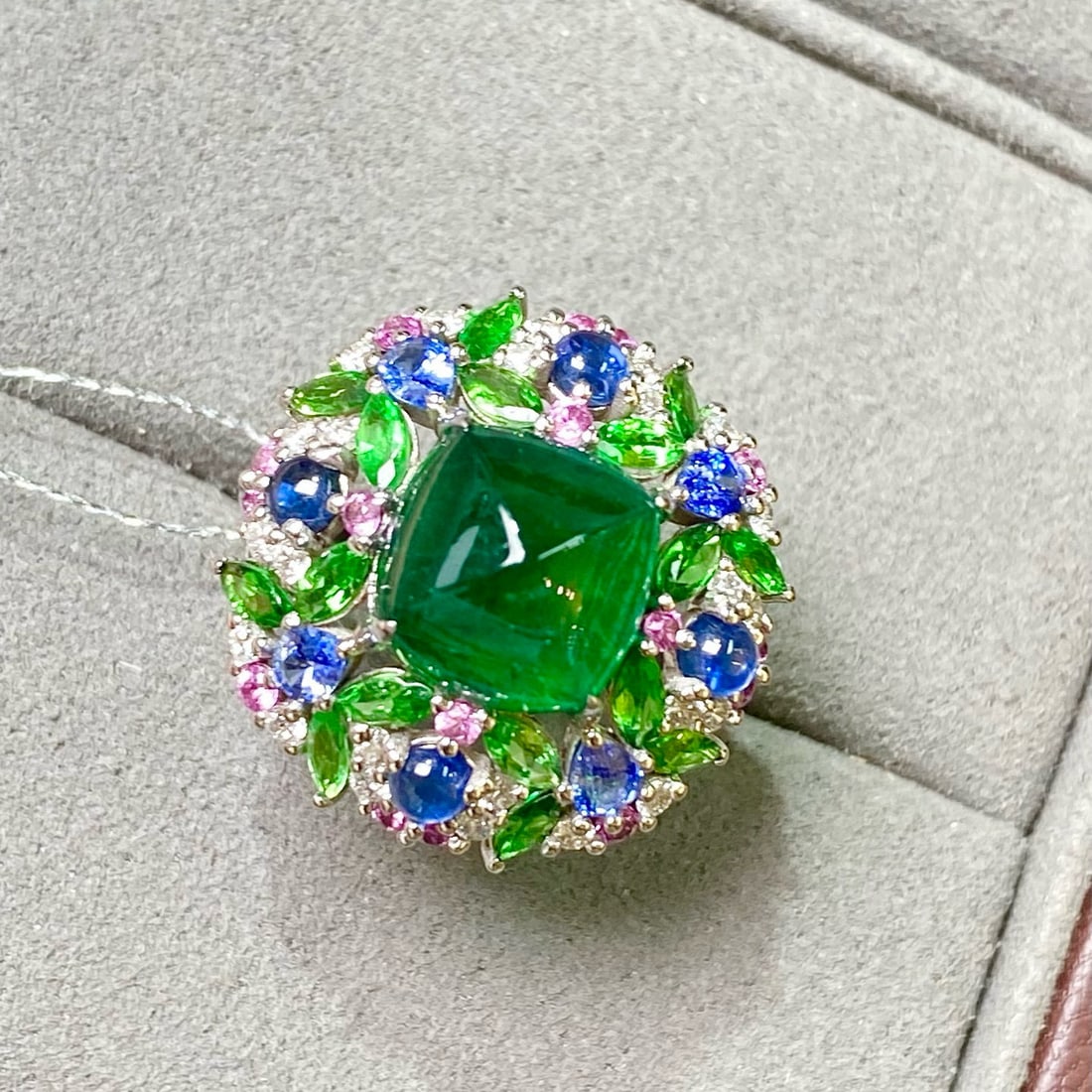 14k Gold 4.93 Ctw Vivid Green Natural Emerald & Diamond Ring - 4