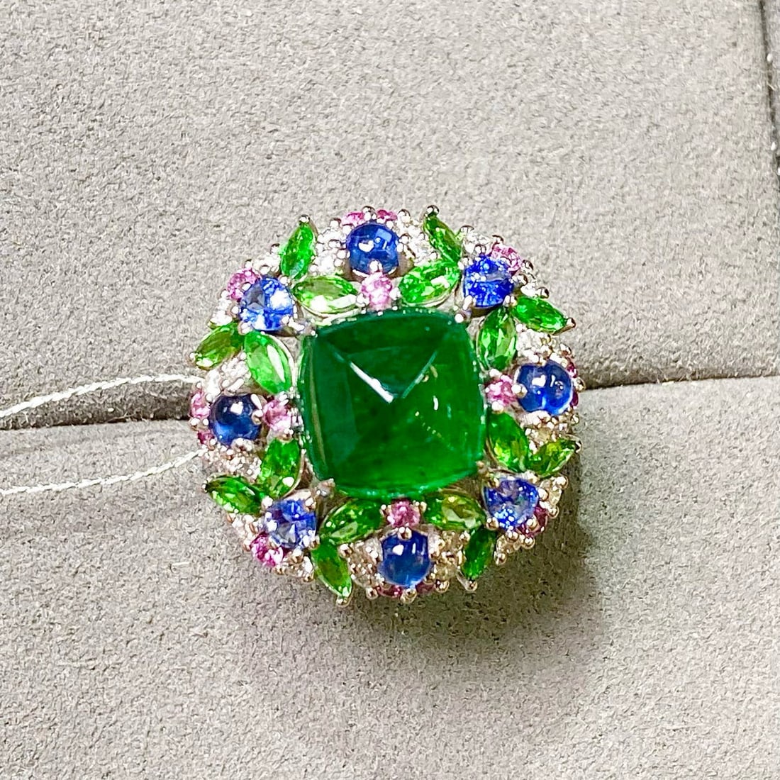 14k Gold 4.93 Ctw Vivid Green Natural Emerald & Diamond Ring - 6