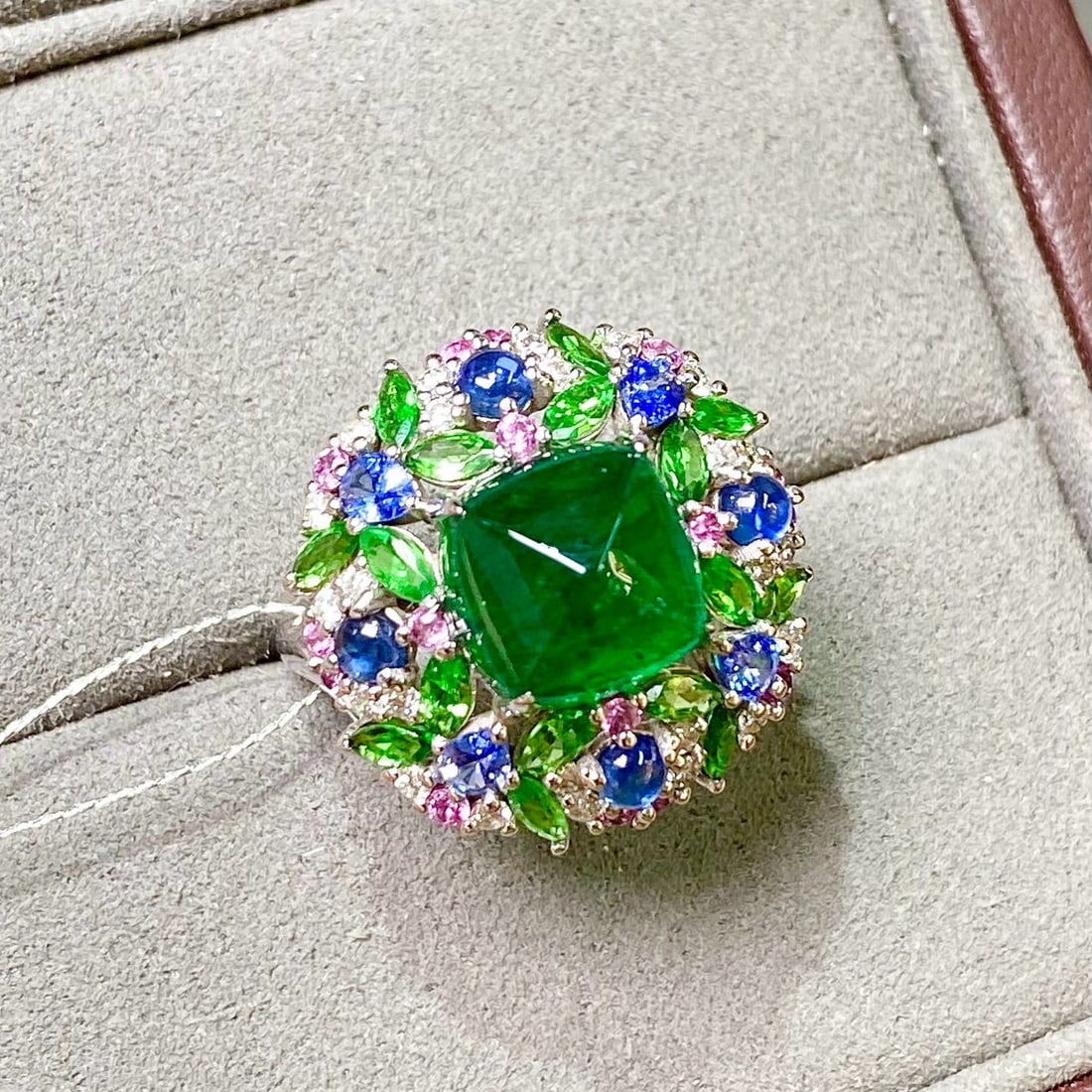 14k Gold 4.93 Ctw Vivid Green Natural Emerald & Diamond Ring - 7