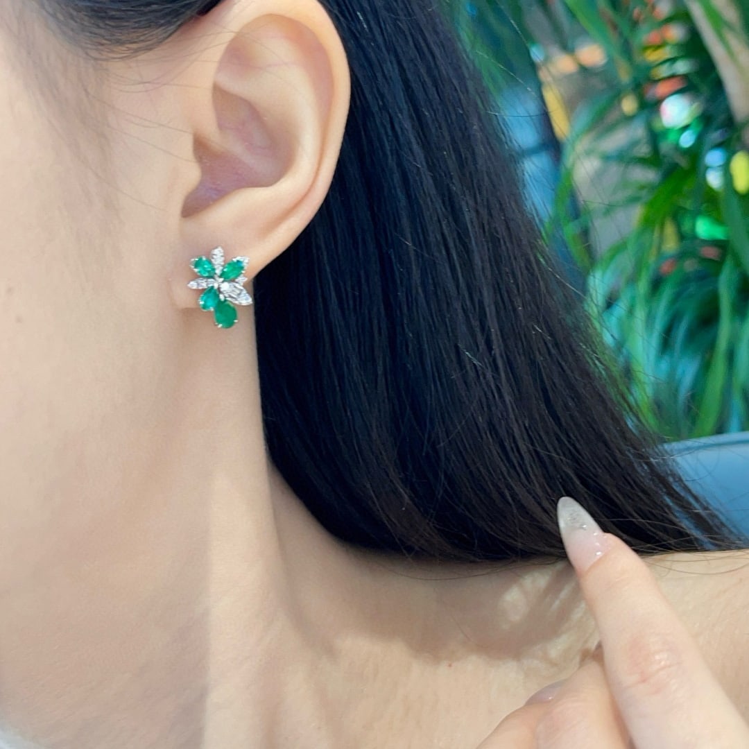 14k Gold 1.8 Ct Natural Emerald & Diamond Earrings - 4