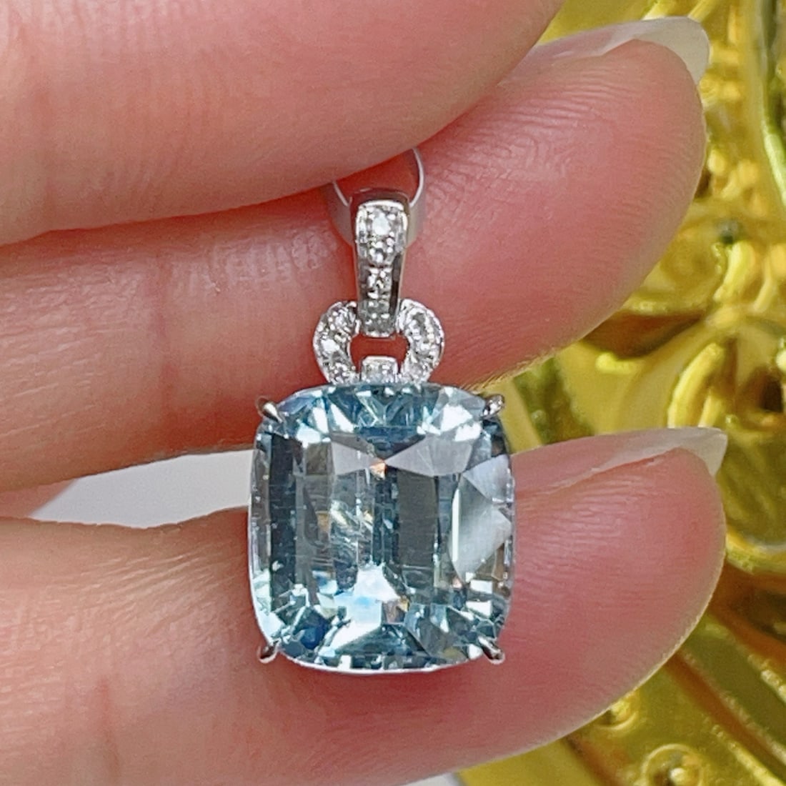 14k Gold 4.84 Ctw Natural Aquamarine & Diamond Pendant( Without Chain ): Ref:231064414 // gold content:14k gold // main gemstone:aquamarine // shape:cushion // carat weight:4. 8ct // color:santa maria color // treatment:natural // // adjacent gemstone 2 : diamond //