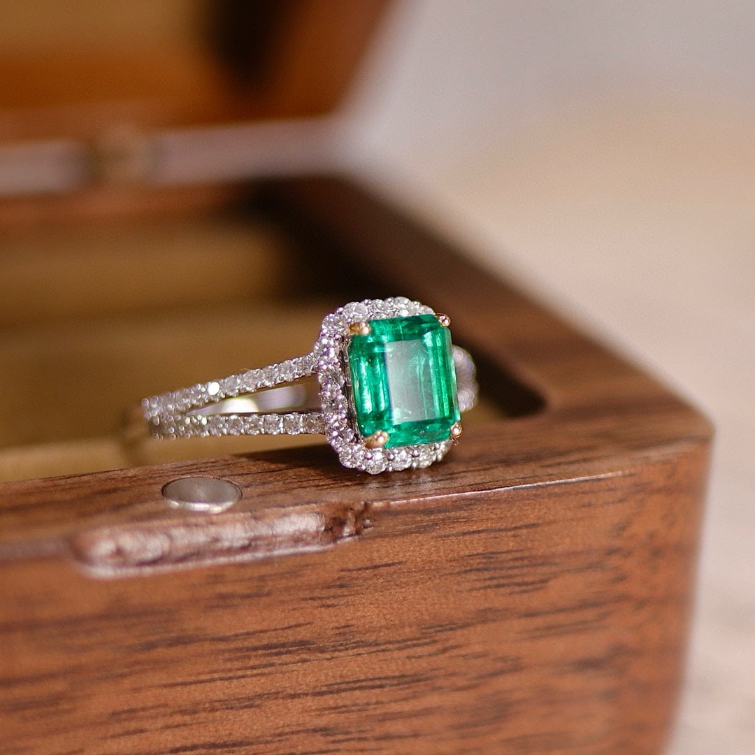 14k Gold 1.46 Ctw Vivid Green Natural Emerald & Diamond Ring - 4