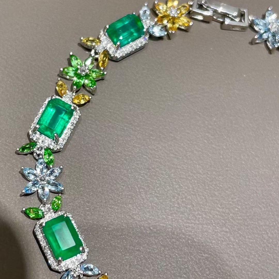 14k Gold 5.65 Ct Natural Emerald & Diamond Bracelet: Ref:231065030 // gold content:14k gold // main gemstone:emerald // shape:octagonal // carat weight:5. 65ct // color:green // treatment:natural // // adjacent gemstone 2 : diamond // shape:round //