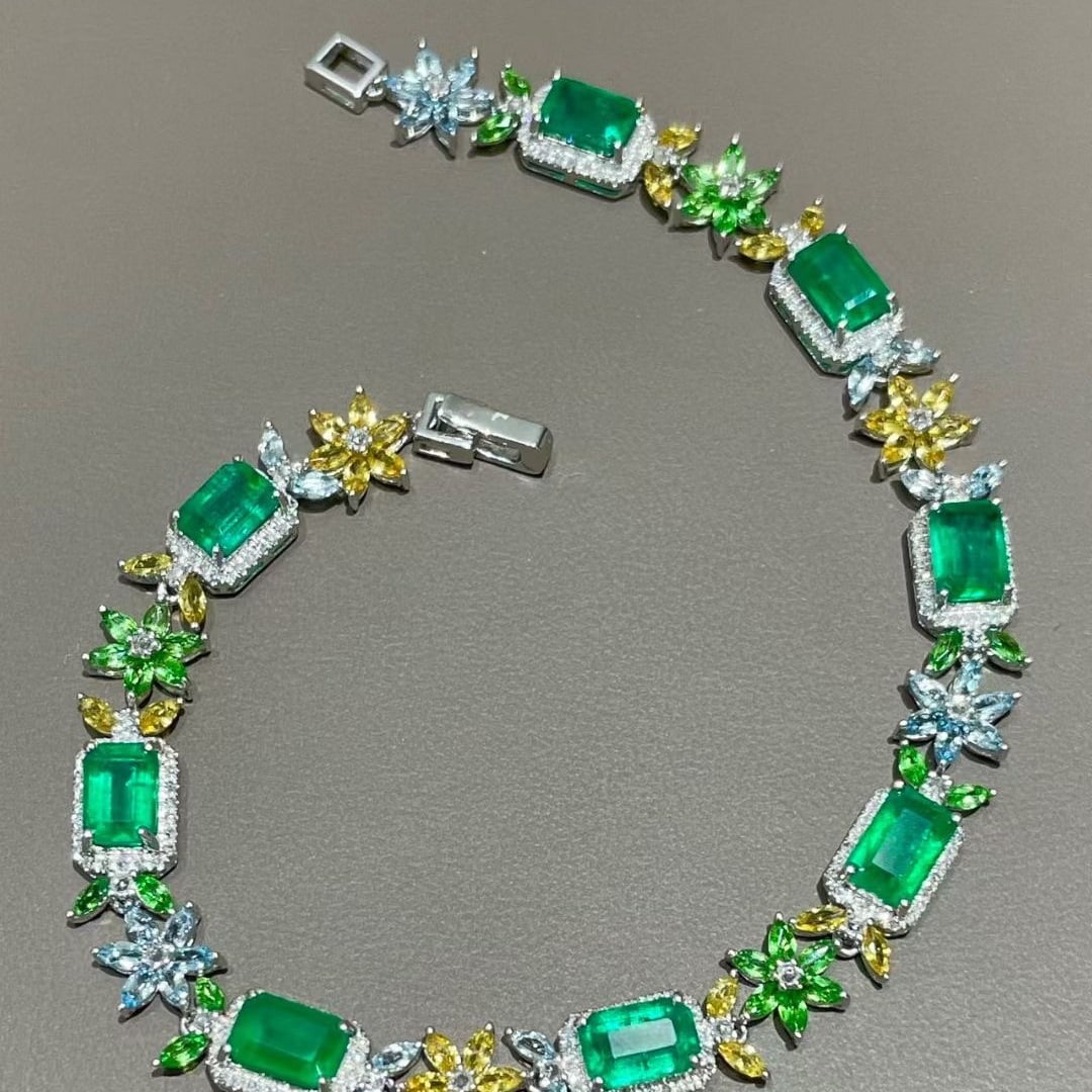14k Gold 5.65 Ct Natural Emerald & Diamond Bracelet - 2