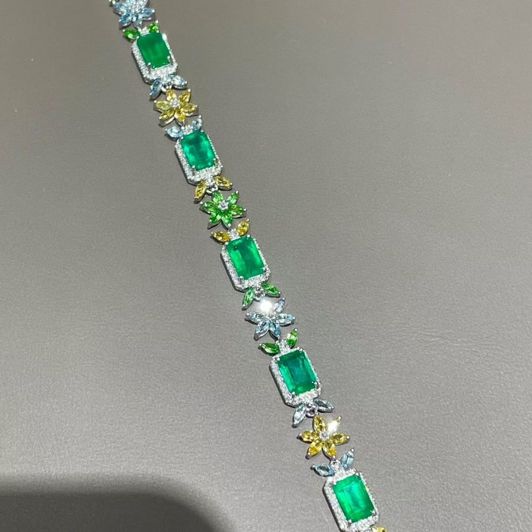 14k Gold 5.65 Ct Natural Emerald & Diamond Bracelet - 3