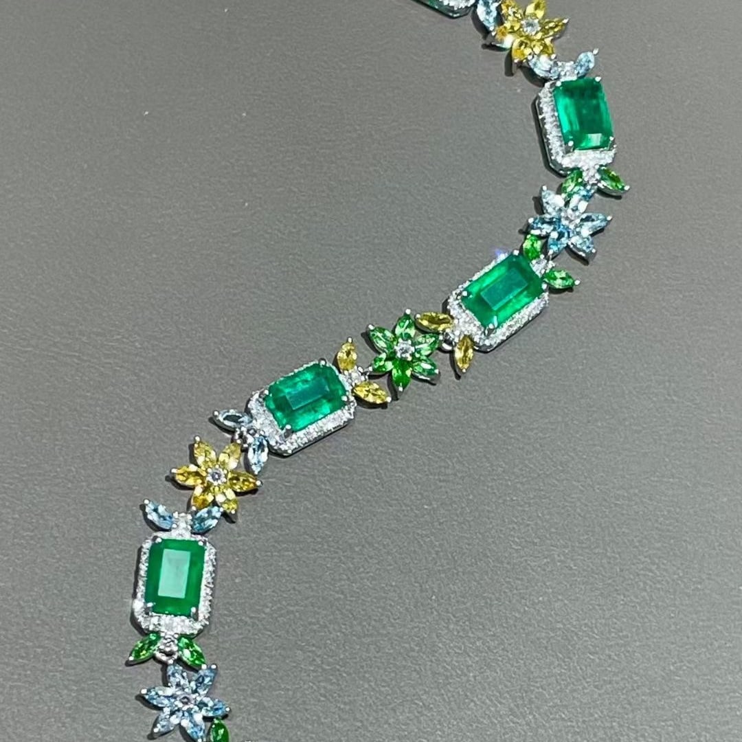 14k Gold 5.65 Ct Natural Emerald & Diamond Bracelet - 4