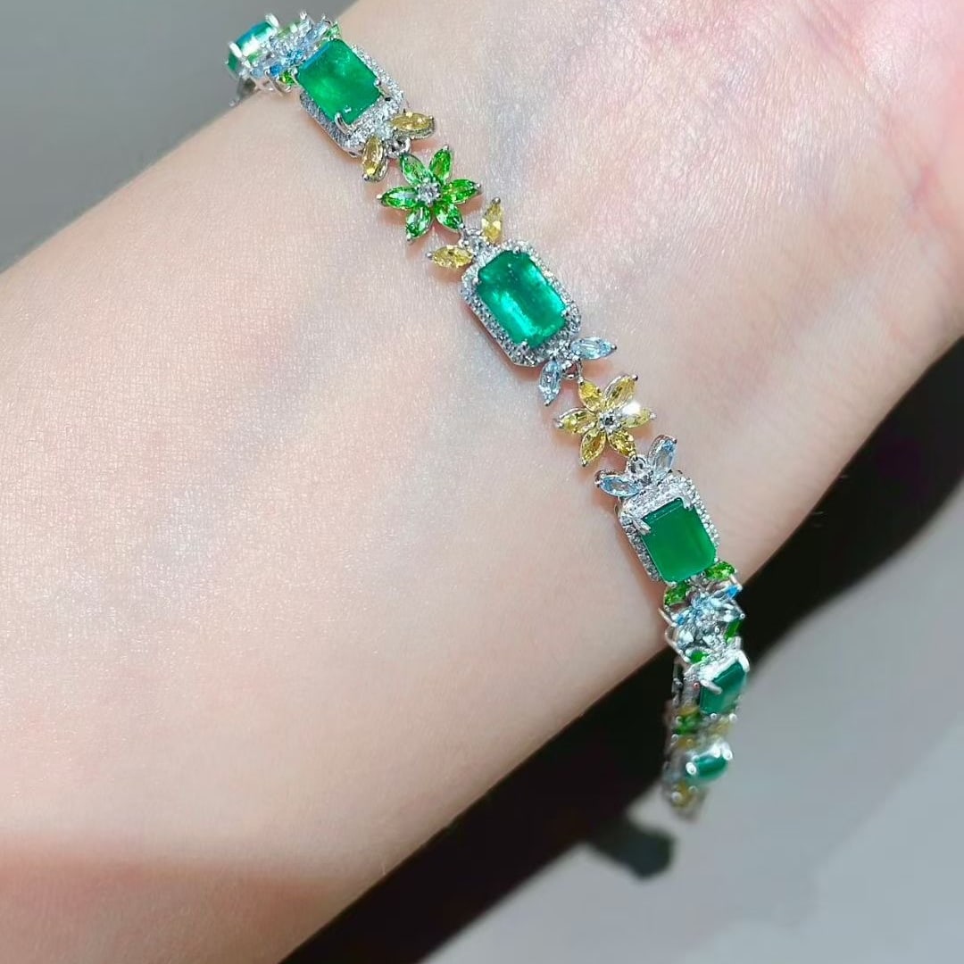 14k Gold 5.65 Ct Natural Emerald & Diamond Bracelet - 5