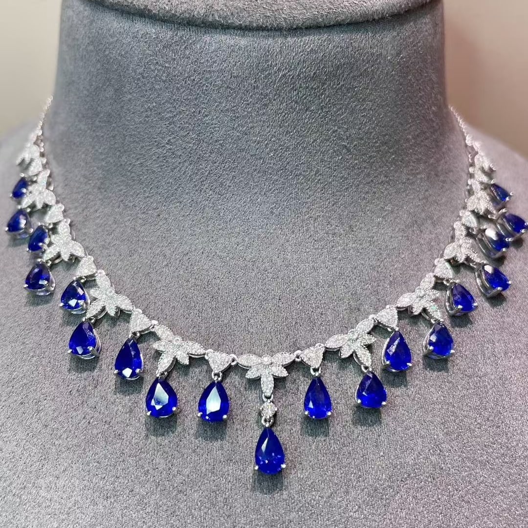 14k Gold 7 Ct Natural Sapphire & Diamond Necklace: Ref:231065031 // gold content:14k gold // main gemstone:sapphire // shape:pear // carat weight:7ct // color:royal blue // treatment:natural // // adjacent gemstone 2 : diamond // shape:round //