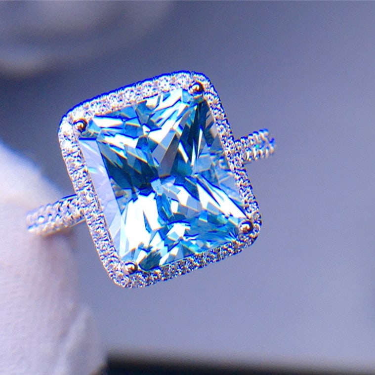 14k Gold 4.2 Ct Natural Aquamarine & Diamond Ring - 4