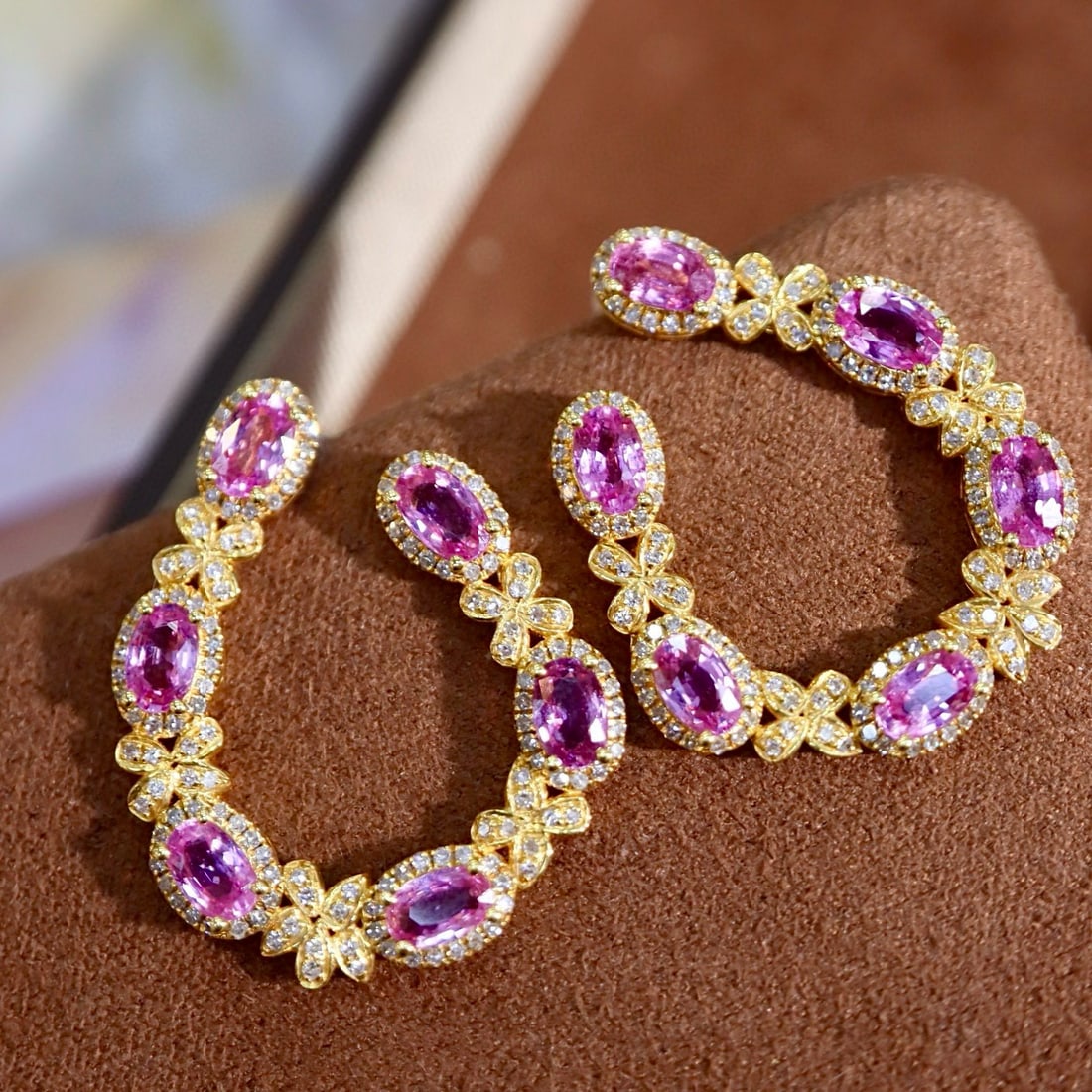 14k Gold 5.30 Ctw Natural Padparadscha Sapphire & Diamond Earrings: Ref:231065068 // gold content:14k gold // main gemstone:padparadscha sapphire // shape:oval // carat weight:4. 20ct // color:orangish pink // treatment:natural // // adjacent gemstone 2 : diamond //