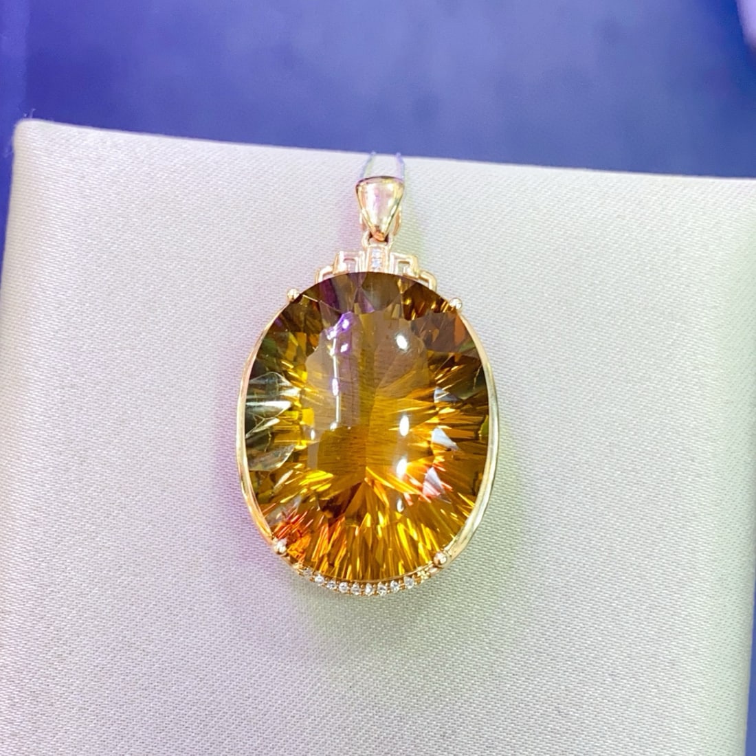 14k Gold 25.38 Ctw Natural Citrine & Diamond Pendant( Without Chain ): Ref:231065092 // gold content:14k gold // main gemstone:citrine // shape:oval // carat weight:25. 35ct // color:yellow // treatment:natural // // adjacent gemstone 2 : diamond // number of stones:12