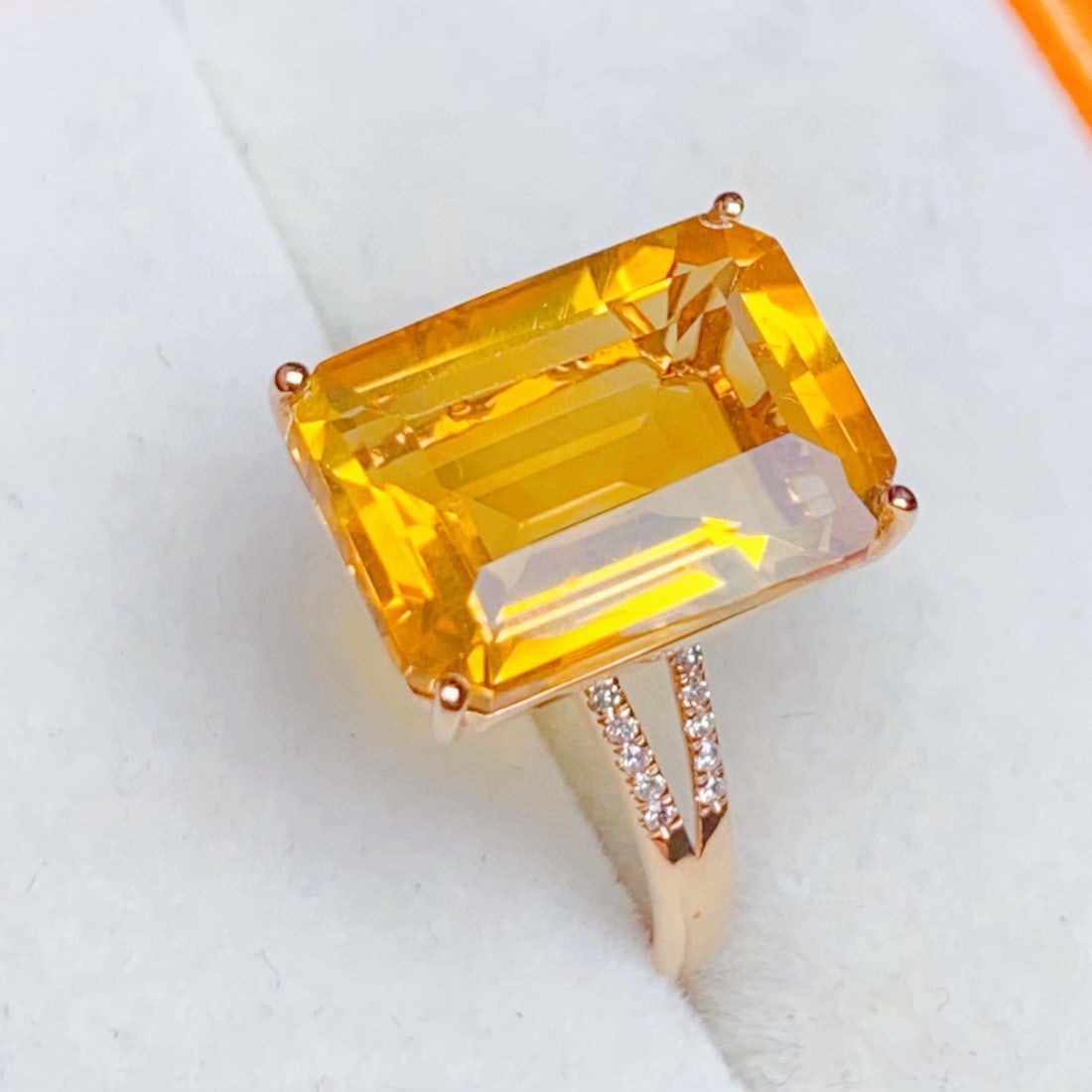 14k Gold 6.26 Ctw Natural Citrine & Diamond Ring: Ref:231065134 // gold content:14k gold // ring size:7. 25us // // main gemstone:citrine // shape:octagonal // carat weight:6. 2ct // color:yellow // treatment:natural // // adjacent gemstone 2 : diamo
