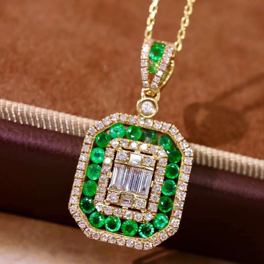 14k Gold 2.41 Ctw Vivid Green Natural Emerald & Diamond Pendant( Without Chain ): Ref:231065137 // gold content:14k gold // main gemstone:emerald // shape:round // carat weight:1. 91ct // color:vivid green // treatment:natural // cut grade:g // // adjacent gemstone 2 : diamond //