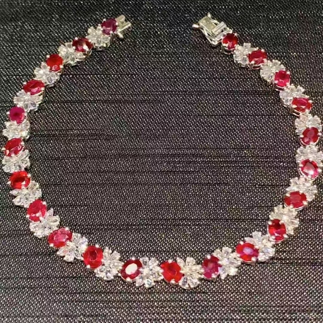 14k Gold 7.5 Ct Natural Ruby & Diamond Bracelet: Ref:231065141 // gold content:14k gold // main gemstone:ruby // shape:oval // carat weight:7. 5ct // color:pigeonblood red // treatment:natural // // adjacent gemstone 2 : diamond // shape:multiple