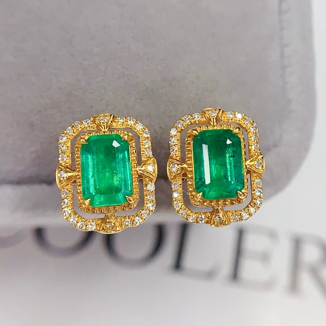 14k Gold 1.8 Ct Natural Emerald & Diamond Earrings - 3