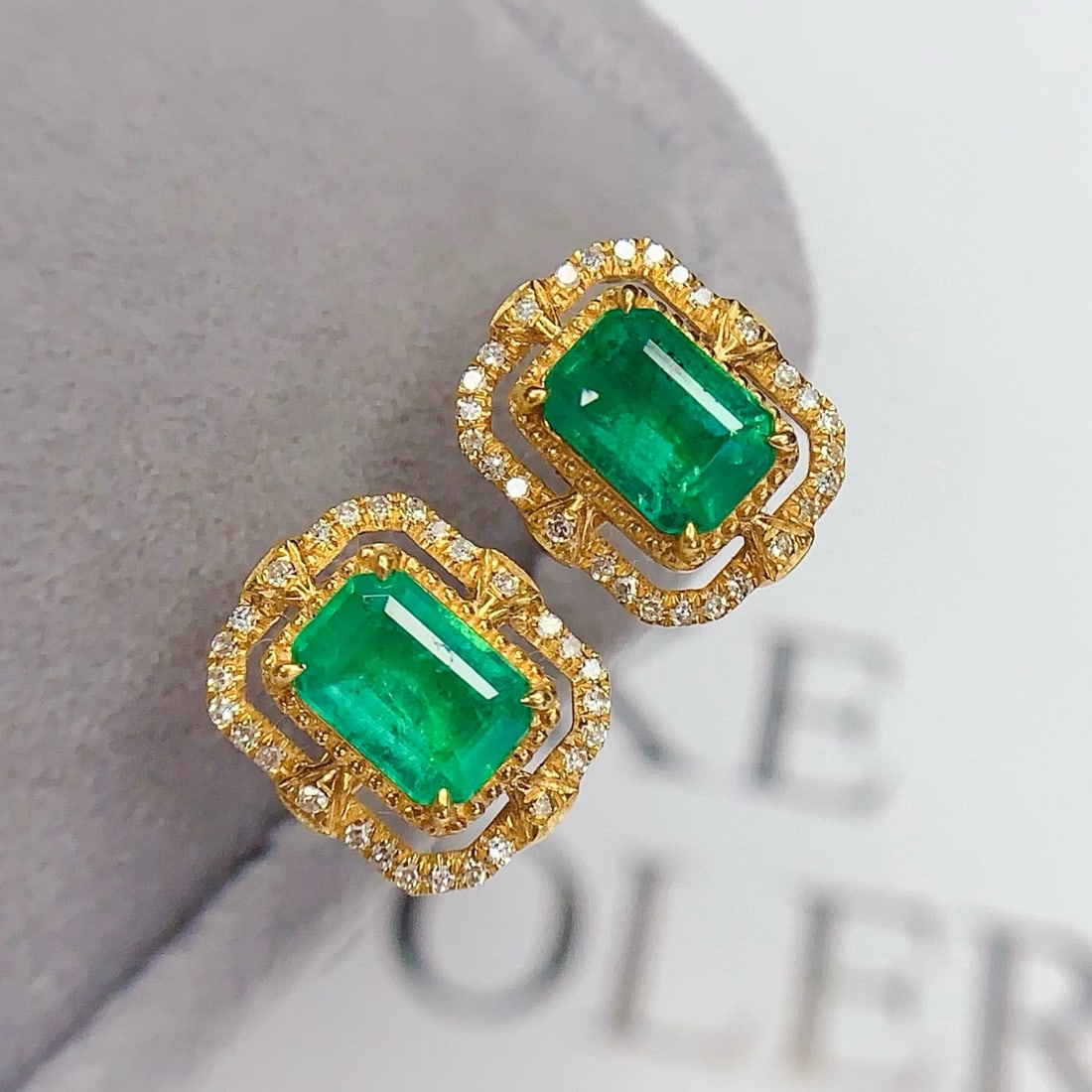 14k Gold 1.8 Ct Natural Emerald & Diamond Earrings - 4