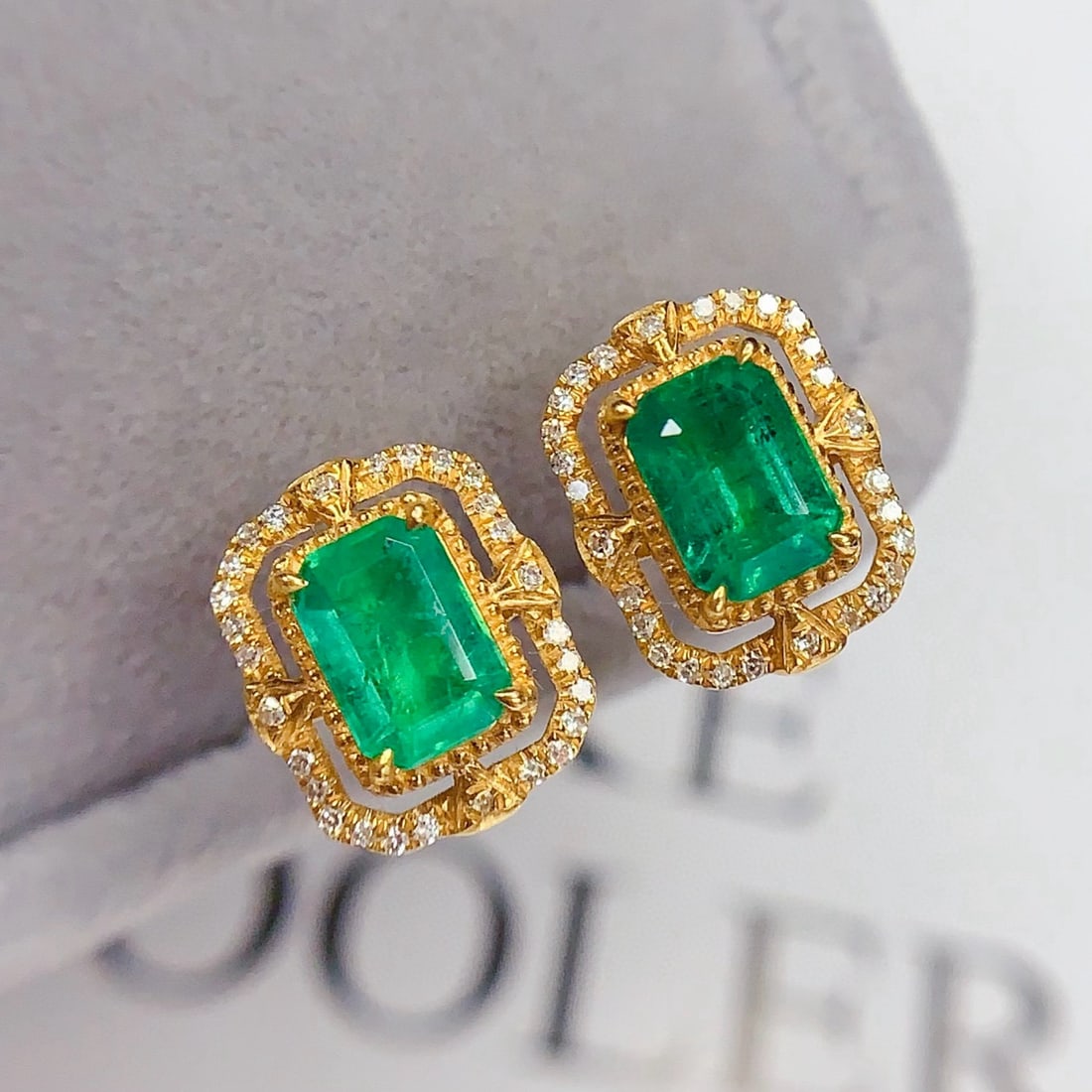 14k Gold 1.8 Ct Natural Emerald & Diamond Earrings - 6