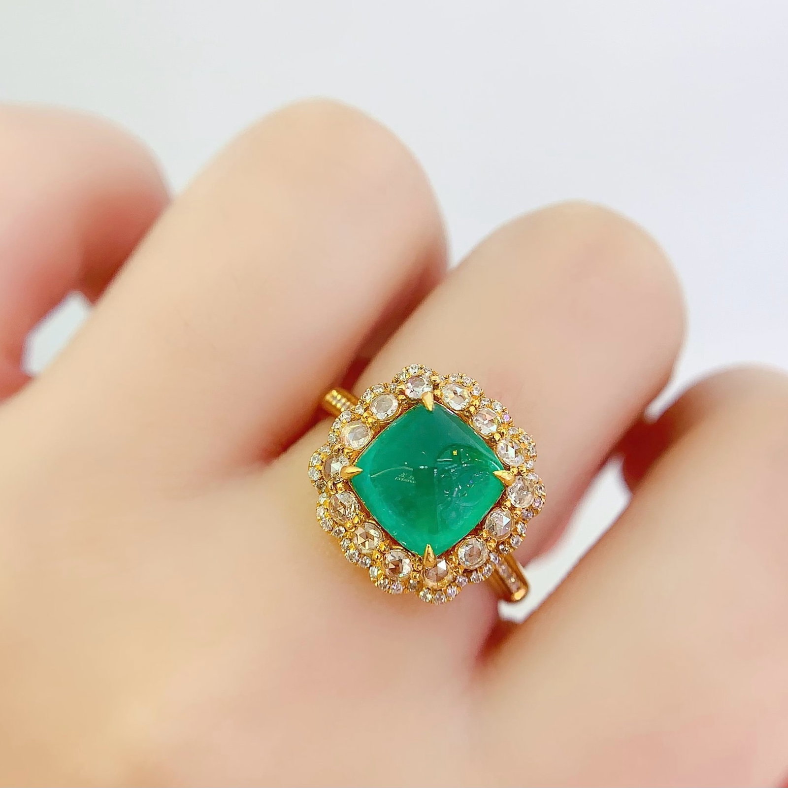 14k Gold 3.38 Ct Natural Emerald & Diamond Ring - 4
