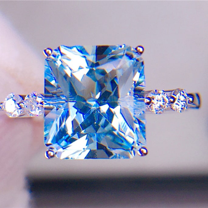 14k Gold 3.6 Ct Natural Aquamarine & Diamond Ring: Ref:231065167 // gold content:14k gold // ring size:7. 25us // // main gemstone:aquamarine // shape:octagonal // carat weight:3. 6ct // color:santa maria color // treatment:natural // // adjacent gems