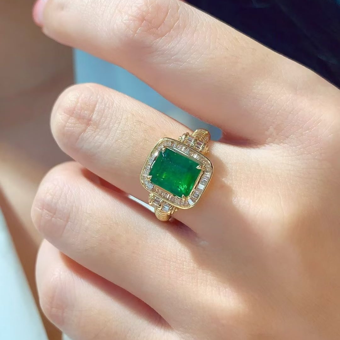14k Gold 2.39 Ctw Vivid Green Natural Emerald & Diamond Ring - 7