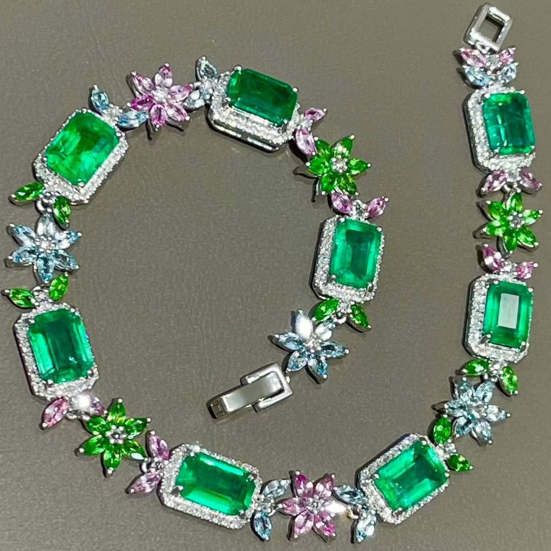 14k Gold 6.25 Ct Vivid Green Natural Emerald & Diamond Bracelet: Ref:231065183 // gold content:14k gold // main gemstone:emerald // shape:octagonal // carat weight:6. 25ct // color:vivid green // treatment:natural // // adjacent gemstone 2 : diamond // shape:round
